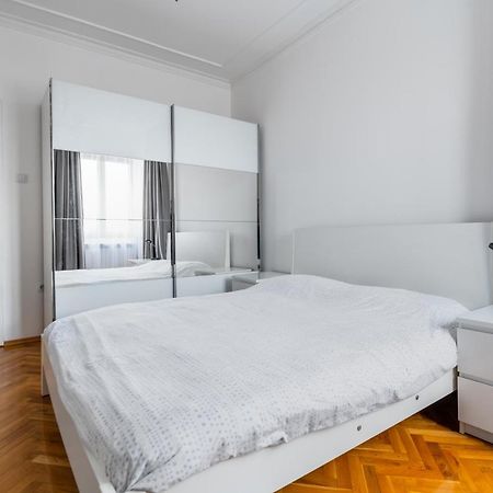סופיה Vitosha Str 2Bd White & Blue Apt By Flat Mаnager מראה חיצוני תמונה