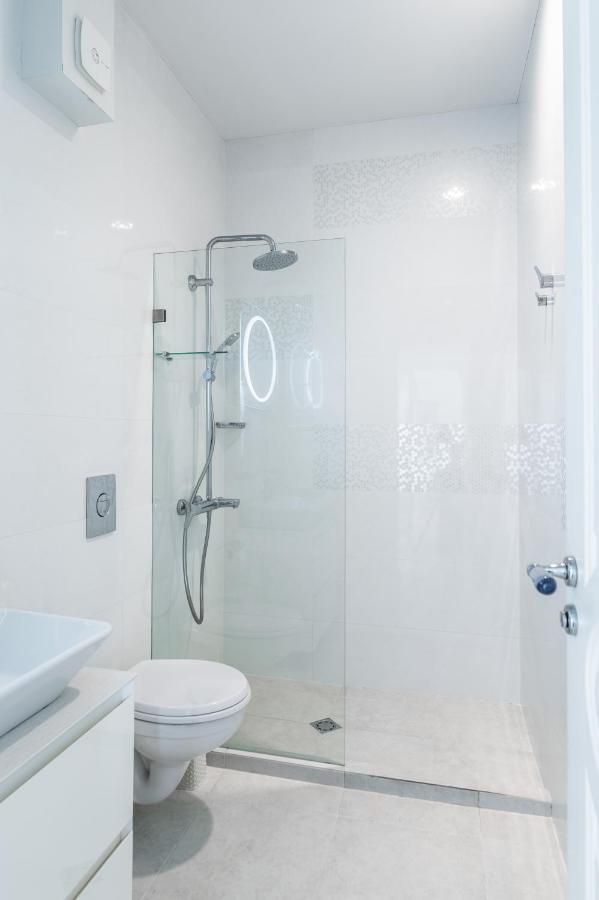 סופיה Vitosha Str 2Bd White & Blue Apt By Flat Mаnager מראה חיצוני תמונה